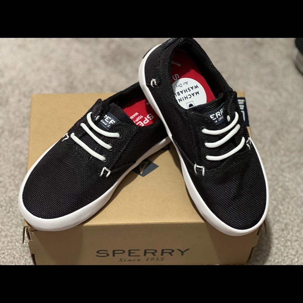 Toddler boys sperrys size 10 New 30$